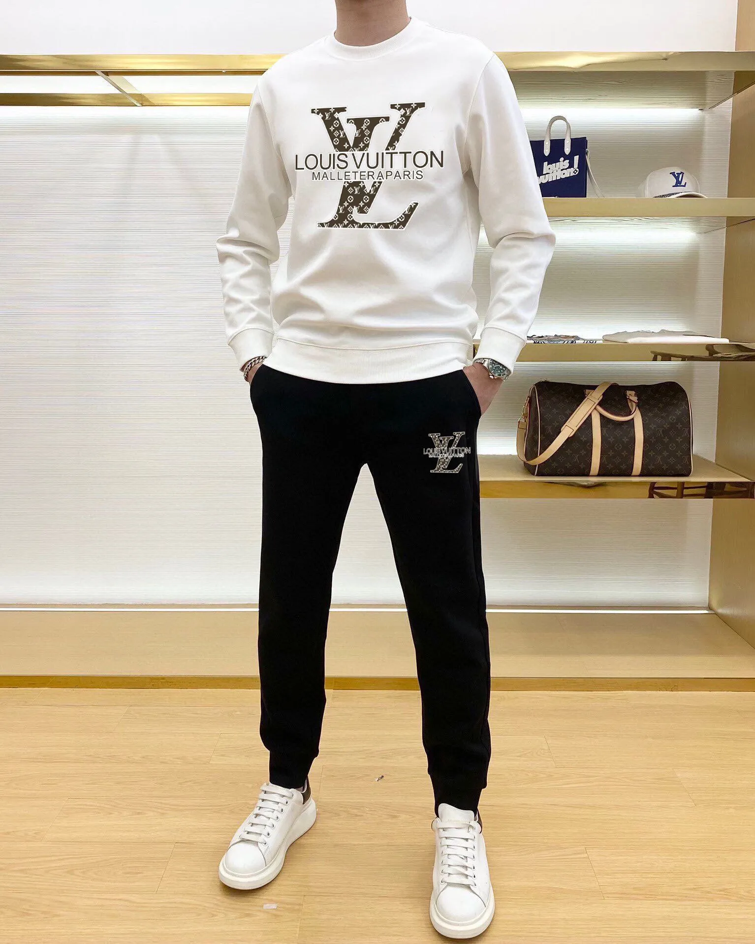 🅿️380 direct batch [LV Louis Vuitton] (Fat Man Gospel) hot-selling suit is coming. Focus on the original version of the official website. 2025 new hot-selling sweatshirt suit. The original order is the best. 🇭🇰The meticulous work of top designers. Just for a fitting and perfect upper body effect. 100% natural high-quality Roman cotton, close-fitting comfort, noble and elegant! Original hardware embodies elegance and nobility! Counter size: M-5XL (maximum wear up to 220 pounds)